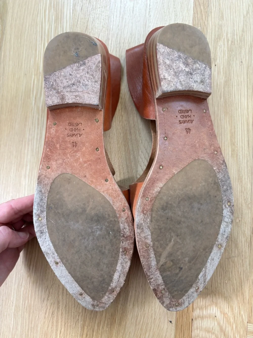 Sevilla Smith Sandy shoes — Women's Slip-On Leather Flats in Tan Brown - Picture 5 of 5